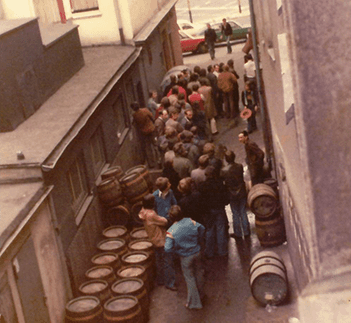 Arbeiter der Brauerei zur Malzmühle in der Zeit des Wirtschaftswunders.